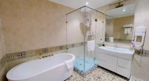 Taj Palace Hotel & Spa - Image 2