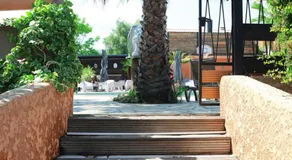 Le Banana's Hotel - Image 2
