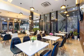 Bamboo Hotel - Image 2