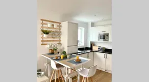 Luna Beach - Luxury Carbis Bay Apartment + Parking - Image 3