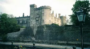 The Waterfront Townhouse Accommodation - Image 4