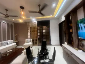 Modern Luxe Stay with All Amenities - Image 2