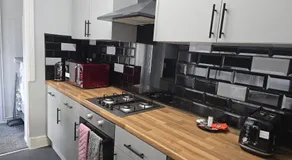 30mins from Alton Towers - Panama Apartments Lodge - Image 3