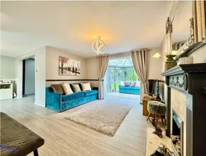 3 bedroom stylish house - Quiet & Central with free parking - Image 2