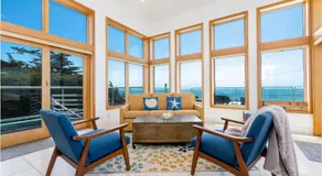 Luxury Beachfront Penthouse Walk to the Beach Restaurants Entertainment - Image 2