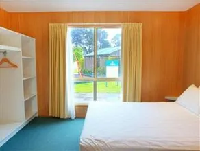 Strahan Beach Tourist Park - Image 4