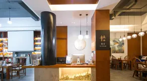 All Seasons Lodge Breakfast&Lift&Free Laundry &Book tickets &Downtown Location and English Service - Image 3
