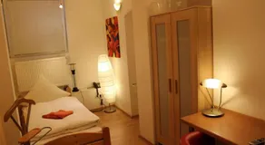Budgetrooms - Souterrain-Private Rooms & Kitchen - Image 4