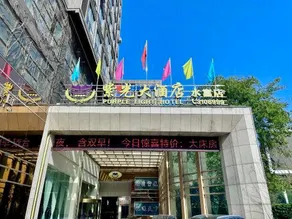 Purple Light Hotel - Image 5