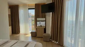 --HOTEL DEAL-- Rooms With Castle View - Image 2
