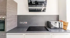 Spacious 3 Bed Apartment for Contractors and Families - Image 5