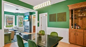 2 Bed Apt w/ Office, Free Parking, Near Wrigley - Image 3