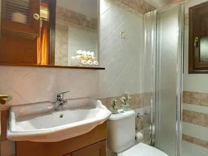 Iatrou Guesthouse - Image 2
