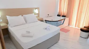 Max Kriti Hotel - Image 2