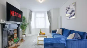 Welcoming House • Great Location • Sleep 6 • Free Parking • Fast Wifi • Yoko Property - Image 2