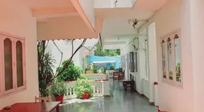 Daphne Hotel - Image 4