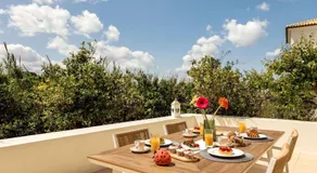 La Casa Di Fiori Stylish Holiday Home - Image 3