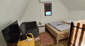 BB House - Image 2