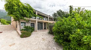 Casa de vacaciones con piscina al aire libre, jardín botánico y una hermosa vista al mar. - Image 5