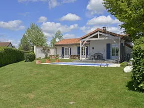 Villa i Frankrig med pool og have - Image 3