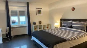 Preiswertes stilvolles Zimmer im privaten Haus mit großem schönem modernem Gemeinschaft Badenzimmer - Image 2