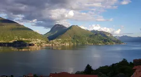 Apartamento independiente Casa Belvedere con terraza con vistas al lago y conexión WiFi gratuita - Image 2