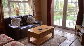 1 Bed Lodge-Sleeps 4-Pet Friendly-Free Parking - Image 2