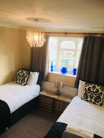 Budget Accommodation Min from M1/ 31  Free Parking - Image 4