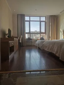 Huafu Seaview Hotel - Image 2