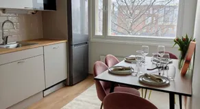 Modern and beautiful two-bedroom apartment, WiFi and parking - Image 3