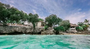 Pescador View Beachfront and Extension by the Ocean Hostels & Restaurant Moalboal - Image 5