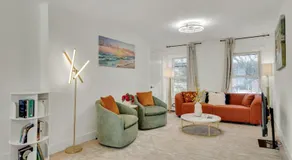townhouse style two level apartment - Image 5
