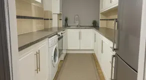 Decor Dreams - Luxury Family & Business Stay - Image 3