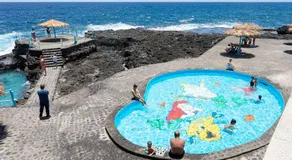 Smuk lejlighed ved siden af den naturlige pool Charco Azul og stranden. - Image 3