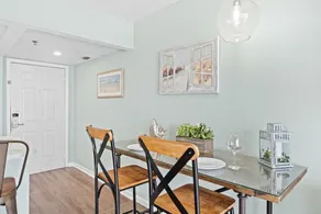 Long Beach by Book That Condo - Image 4