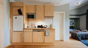 R B Apartment Hamburg Family - zentrumsnah - 108 qm mit Dachterrasse - Küche - Waschtrockner - Smart TV - Badewanne & Dusche - kostenloser Parkplatz - 2 Schlafzimmer - Image 3