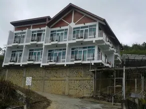 Strawberry Garden Hotel - Image 4