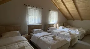 Ardiani Guesthouse - Image 2