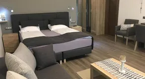 Calypso Lakeside Rooms & Lux Apartments - Image 2