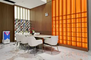 CLOUDS HOTEL - Image 4