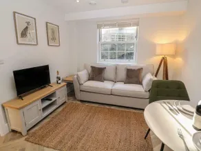 Host & Stay Rock Mill Apartment 8 - Image 3