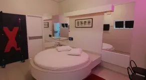 top motel - Image 5