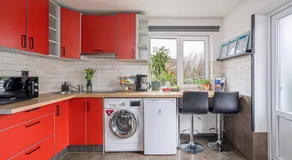 Family Garden Apartments with Free Private Parking & Playground - Image 5