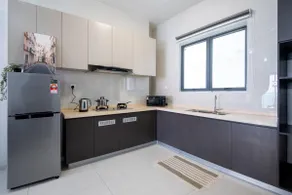 Chic 3BR in Danga Bay with Water Views & Parking - Image 5