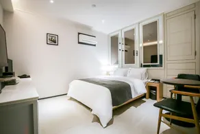Yello Hotel - Image 2