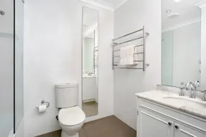 SPF13-Sunny, Spacious, Highly Convenient Apartment - Image 2