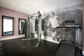 Earlham Park. Accessible suite with wet room - Image 5