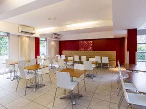 Travelodge Dundee Strathmore Avenue - Image 2