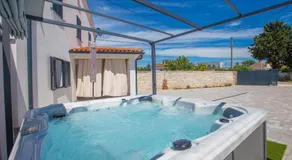 Jacuzzi House Mia - Image 4