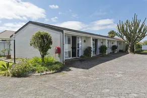 Garden Court Motel & Backpackers - Image 4